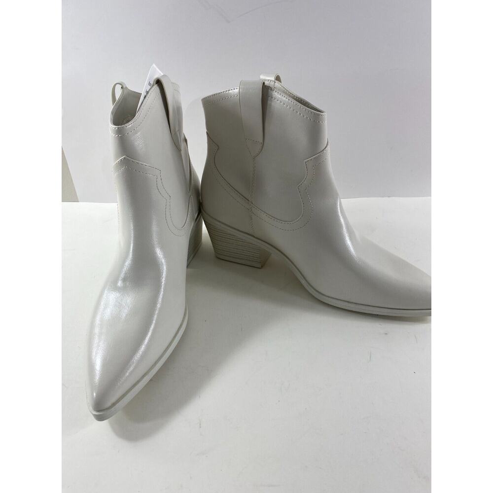 Ladies White Western Style Faux Leather Bootie Size 11 NWOB